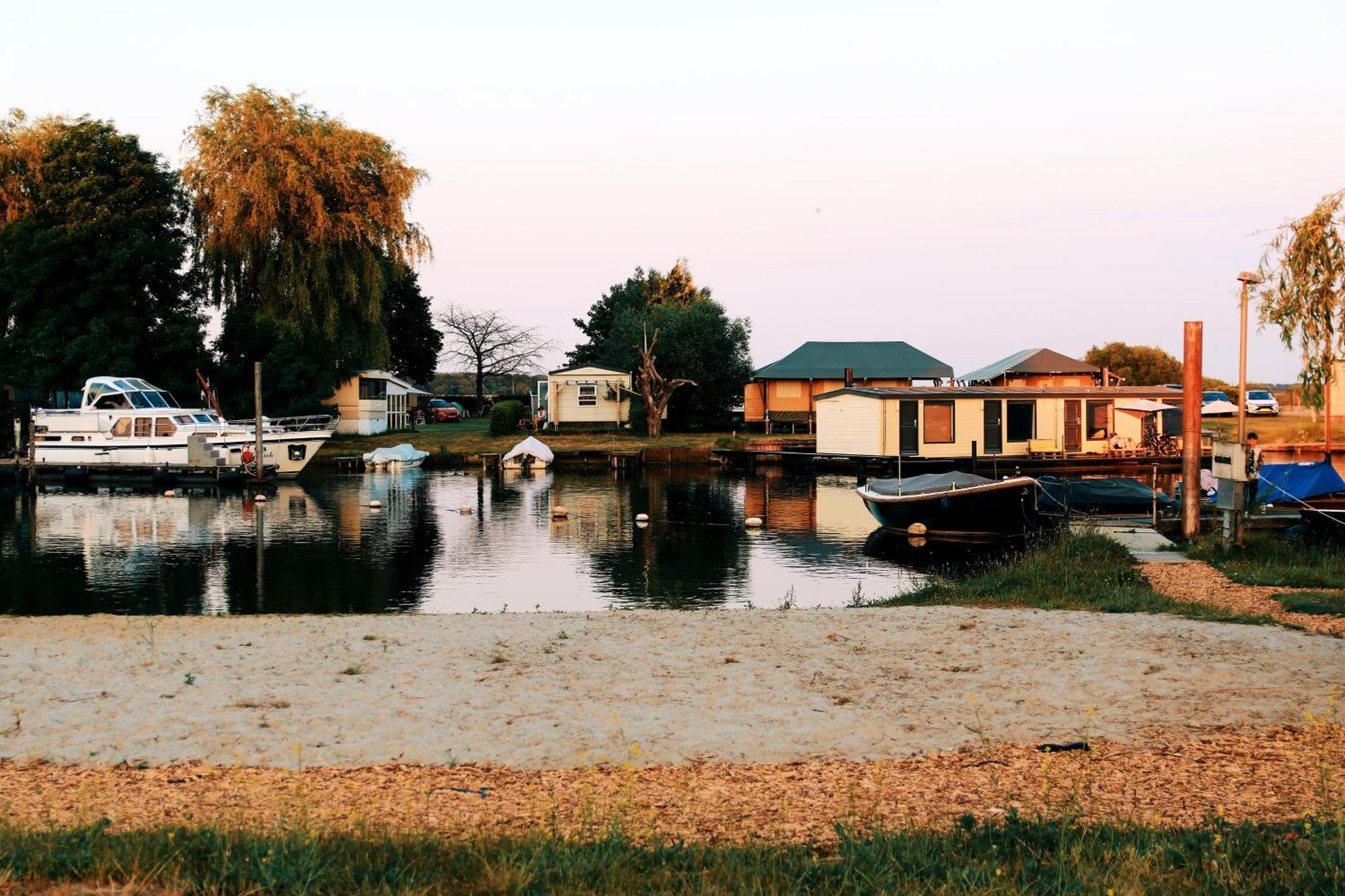 Luxury Lake Lodge Alphen  Luaran gambar